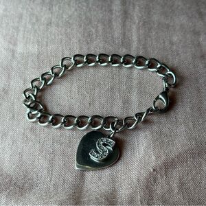 Chunky Chain Bracelet – Heart & Sparkly S Charm - silver toned